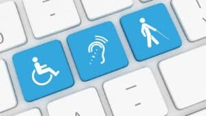 Toetsenbord dat digitale toegankelijkheid laat zien met 3 icoontjes (rolstoel, oor en blinde man)
